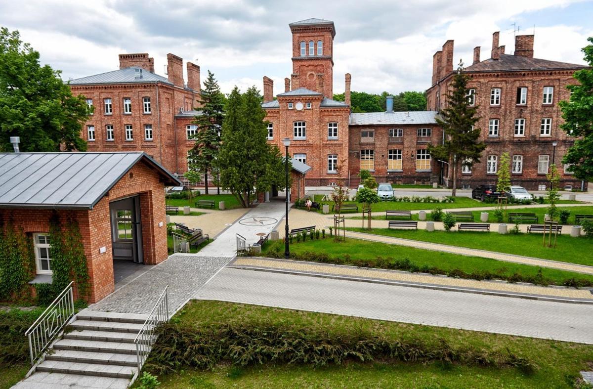 Juna - Nowoczesny Apartament W Centrum Z Widokiem Na Park Pruszkow Exterior photo